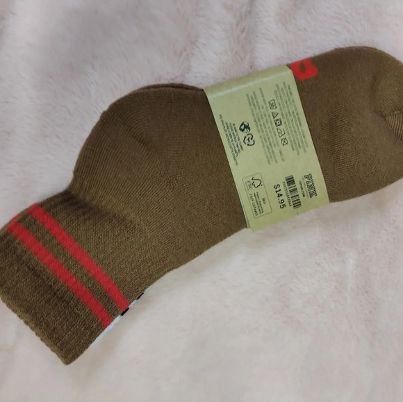 Pink VS  pack of 2 pairs ankle socks new in packaging - Picture 9 of 9